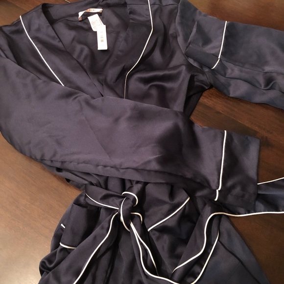 Victoria’s Secret Silk Robe - Picture 3 of 3